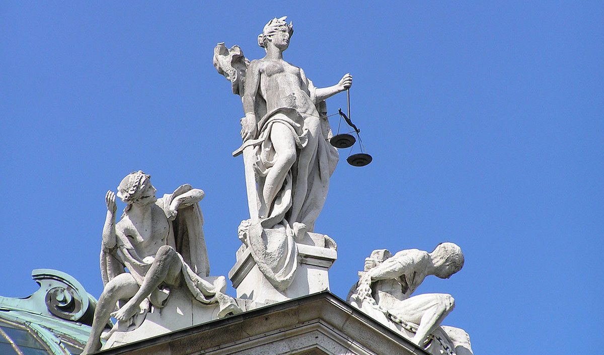 Statue Justitia